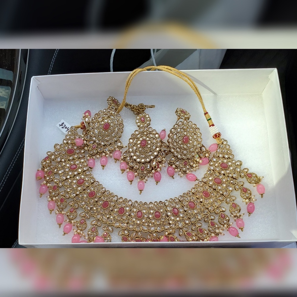 Indian/Pakistani Jewelry Set (Necklace, Earrings, Tikka)